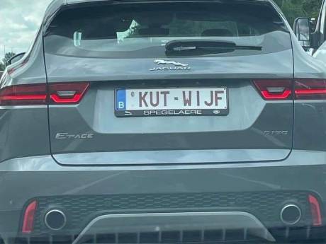 Wagen met nummerplaat ‘KUT-WIJF’ gespot in Brugge: 
‘Wellicht cadeautje bij de echtscheiding’
