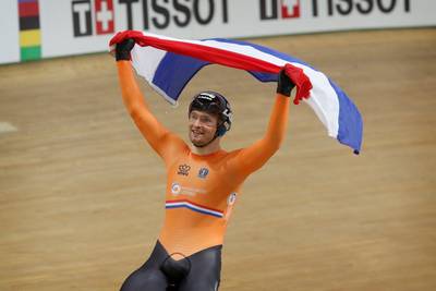 Eerste regenboogtrui voor Büchli op de keirin