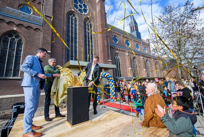 Een gouden torenhaan voor De Bernardus in Made | Drimmelen | bndestem.nl