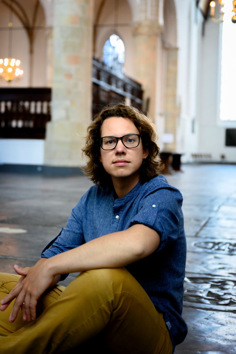 Hannes Minnaar. in de Grote Kerk Naarden. Beeld Bram Petraeus