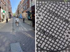 Deze putdeksels met 'Almelo' erop in hartje Zwolle zijn al minstens 50 jaar oud