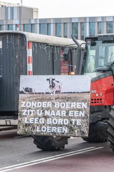 Boerenprotest voor deuren van provinciehuis Drenthe