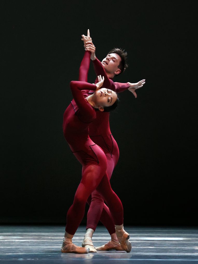 Edo Wijnen en Riho Sakamoto in Four Seasons door Het Nationale Ballet en Het Balletorkest; choreografie: David Dawson. Beeld Hans Gerritsen