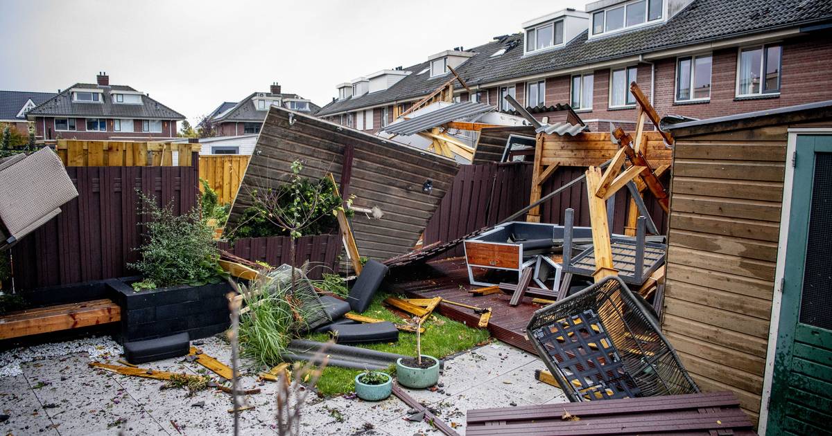 Dévastation d’orage à Barendrecht néerlandais, plus de 250 000 foyers français privés d’électricité à cause de la tempête Aurore |  À l’étranger