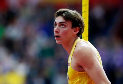 6,20 m: Duplantis améliore son record du monde du saut à la perche et s'offre le titre mondial en salle