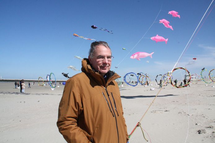 Vliegerfestival op Nieuwpoorts strand. Deelnemer Jan Claes