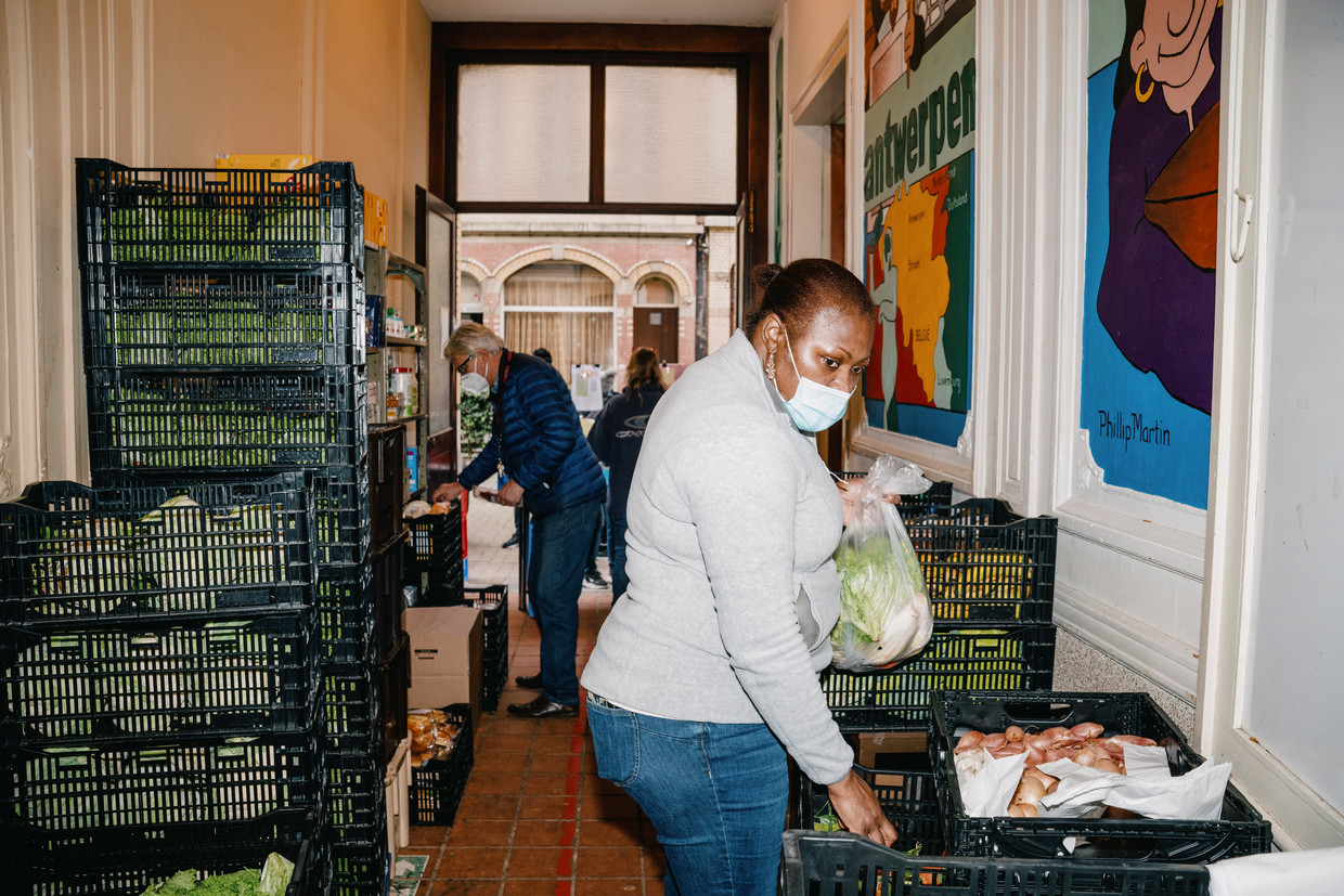 The food bank of the non-profit organization Zenith in Antwerp.  Picture of Wouter Van Vooren