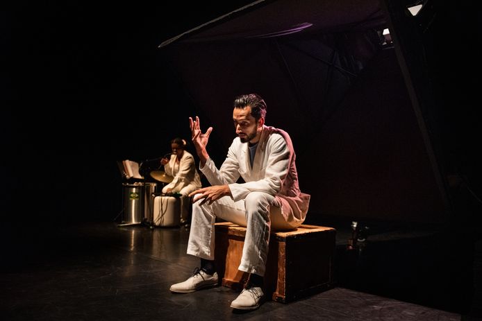 Beeld uit ‘De Bastaard’. Acteur Rashif El Kaoui en muzikant Michelle Samba.
