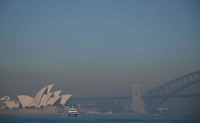 Sydney is bedekt door een deken van rook.