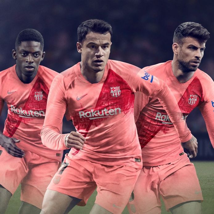 Hoofd Beneden afronden Aardbei FC Barcelona baart opzien met nieuw zalmroze tenue | Offside | AD.nl