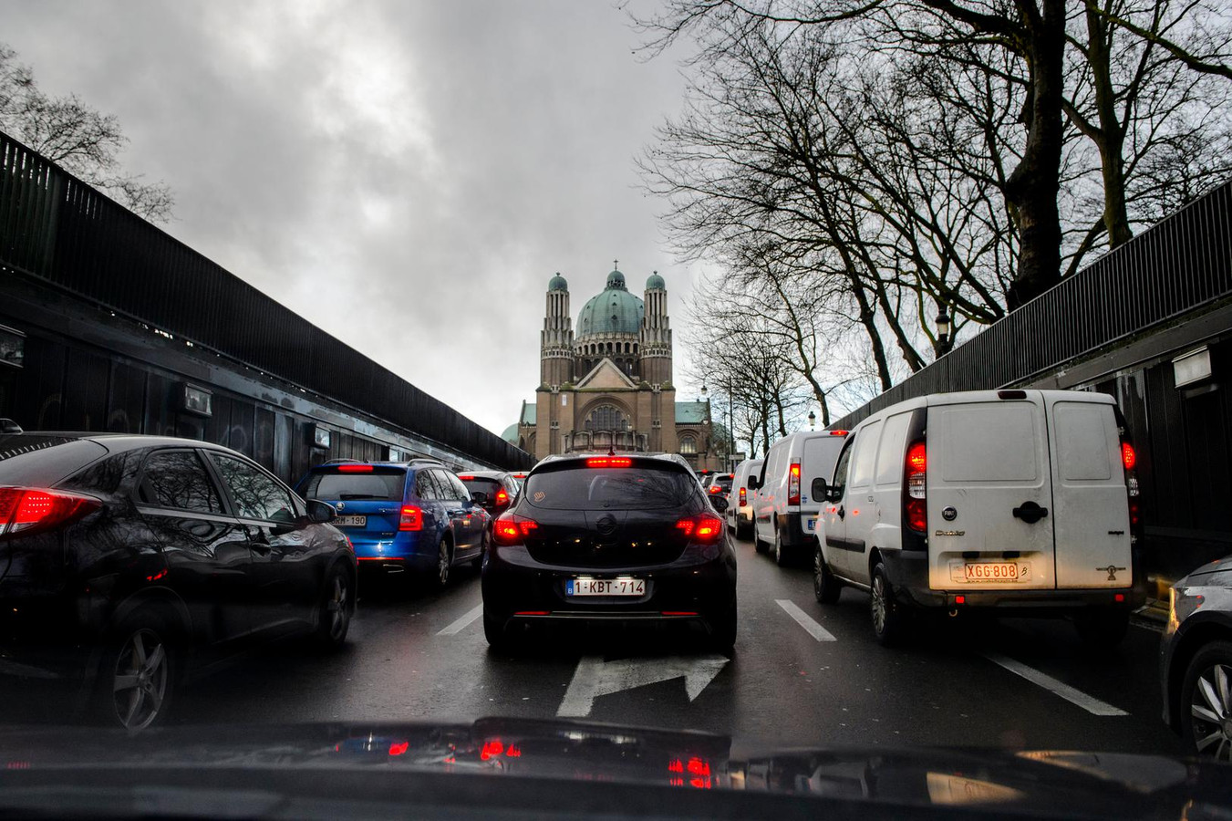 Le groupe de recherche Interface Demography (ID) de la Vrije Universiteit Brussel (VUB) a pu déterminer que la population des quartiers défavorisés bruxellois encourait une mortalité liée à la pollution atmosphérique plus élevée de 27%.