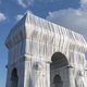 Dat de Arc de Triomphe toch werd ingepakt past bij de overtuiging van Christo: kunst wint het van bureaucratie