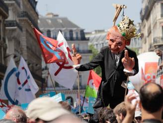 Macron aan de galg: 40.000 Parijzenaars op straat tegen hun president