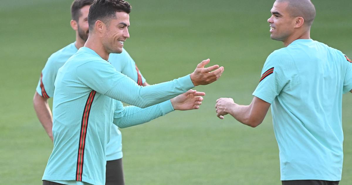 Ronaldo fools Pepe, raging Rondo on Orange training | Euro ...