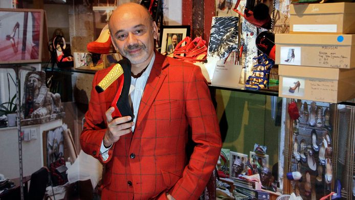 Louboutin wint alleen hij mag rode zool gebruiken Mode Beauty