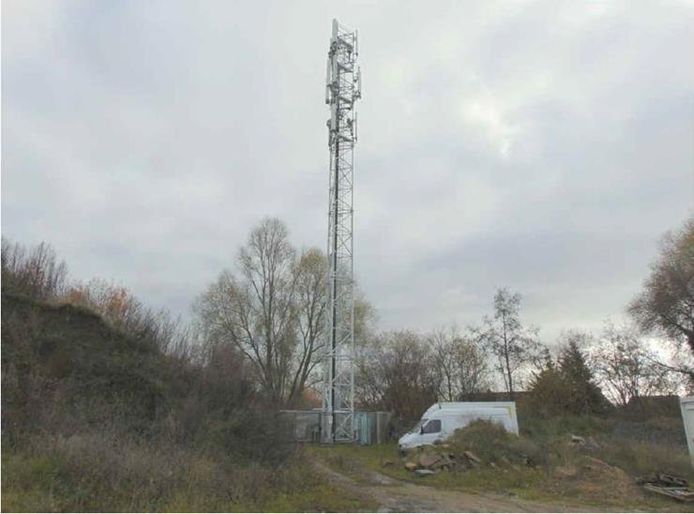De mast in Koksijde zal lijken op deze die in Oostkamp staat maar dan wel twee meter kleiner