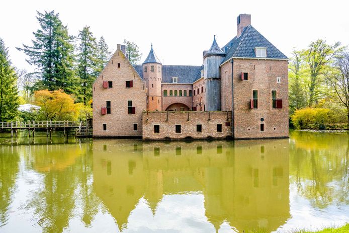 De Nederlandse koning stelt kasteel Het Oude Loo ter beschikking, waar vanaf april ruimte is om zes tot acht Oekraïense gezinnen op te vangen.