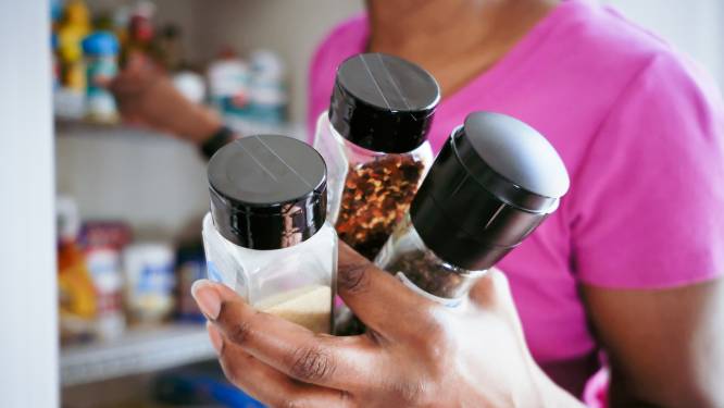 Hygiëne in de keuken: maak ook je kruidenpotjes af en toe goed schoon
