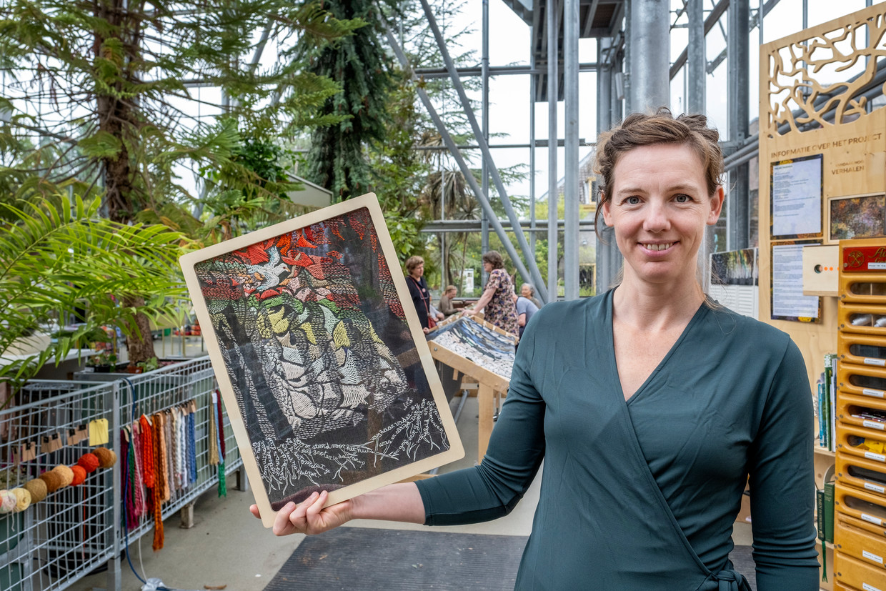 Al bordurend aan 30 meter lang kunstproject onder artistieke leiding van Sara Vrugt kunnen mensen uitdrukking geven aan hun ervaringen met de natuur. Uiteindelijke doel is dmv geld inzamelen 100 duizend bomen te kunnen betalen.