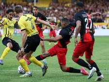 VVV laat tiental Almere wegkomen met remise, Alex Pastoor boos over rode kaart: ‘Voetbal is contactsport’