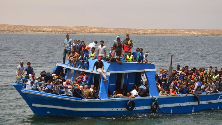 Boot met migranten die zijn gered door de Tunesische marine, 10 juni. Beeld reuters