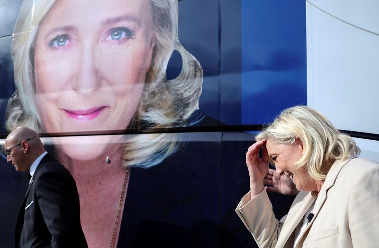 Dopo la sua trasformazione, Marine Le Pen è diventata più calma, moderata e persino presidenziale.  Ma anche cosmetici