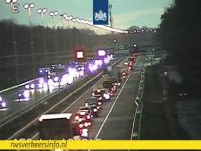 Ongeluk met vier auto's op A58 bij Best, linker rijstrook weer vrij
