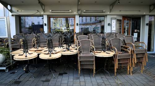 Horeca heropent ten vroegste in maart, “maar de feesten kunnen roet in het eten strooien”