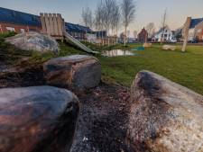 Speeltoestellen, afvalbakken en verkeersborden opgeblazen tijdens jaarwisseling in Kampen: de schade is groot