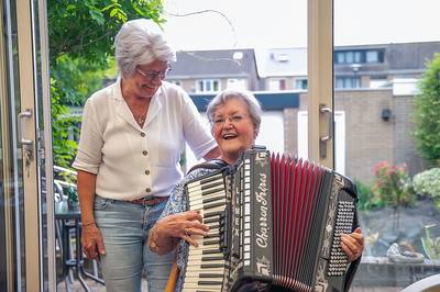 Dankzij haar mantelzorger kan Laura haar favoriete hobby blijven uitvoeren: ‘Langer in het vak dan A