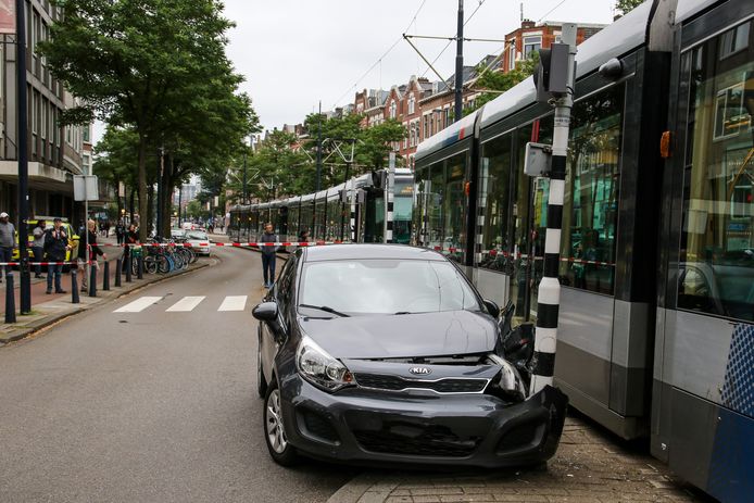 De automobilist kon zelfstandig de auto uitstappen.