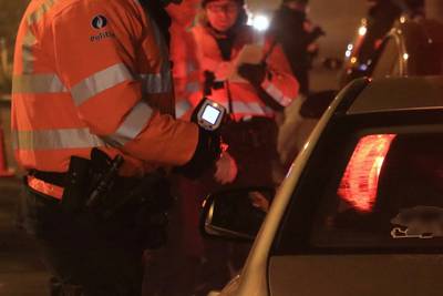 Politie voert extra alcoholcontroles uit vanavond: “Dubbel zoveel alcoholgerelateerde ongevallen op kerstdag”