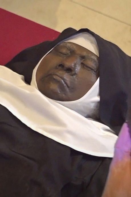 Le corps d'une religieuse exhumée “parfaitement conservé” 4 ans après sa mort