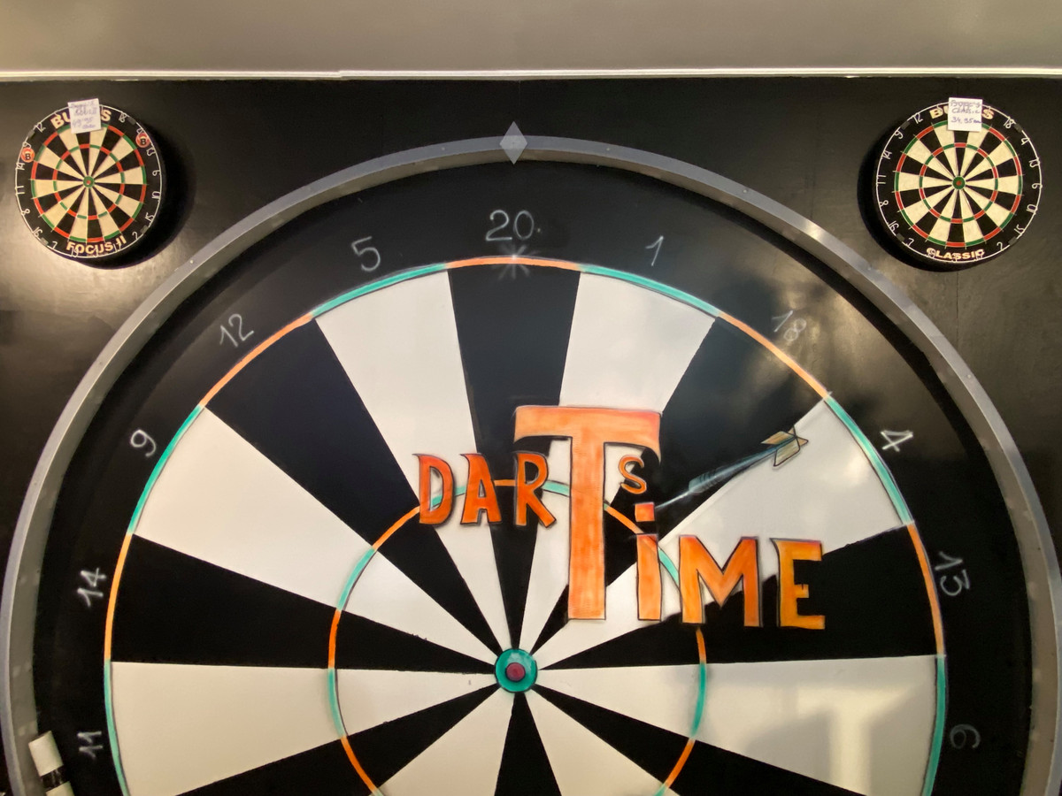 Kroegbazin opent eigen dartswinkel “In mijn café is de sport razend