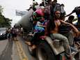 Mexicaanse politie pakt tientallen in vrachtwagen verstopte migranten op