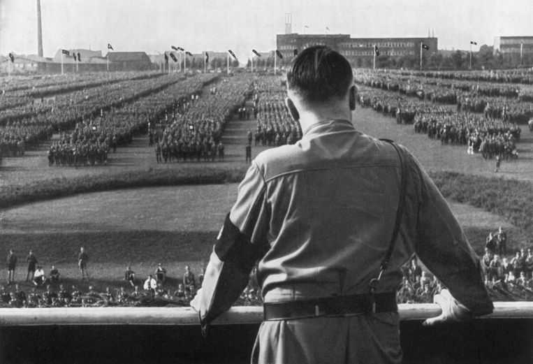 Hitler in 1933. ‘Als je de wil van het volk wil volgen, moet die wil eerst nog worden 
ingevuld. Wat was de wil van het volk? Dat was wat Hitler voorschreef.’ Beeld Getty Images