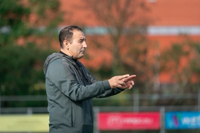 FC Jeugd-trainer 'Coco' Fares.