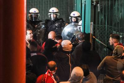 FOD Binnenlandse Zaken over incidenten in Luik: “Enkele relschoppers verpesten het voor alle andere supporters”
