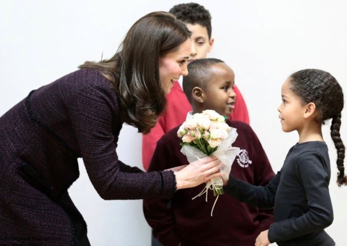 Kate Middleton bezoekt de getroffen families.