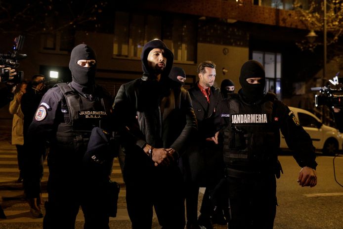 Andrew en Tristan Tate bij hun arrestatie in Roemenië.