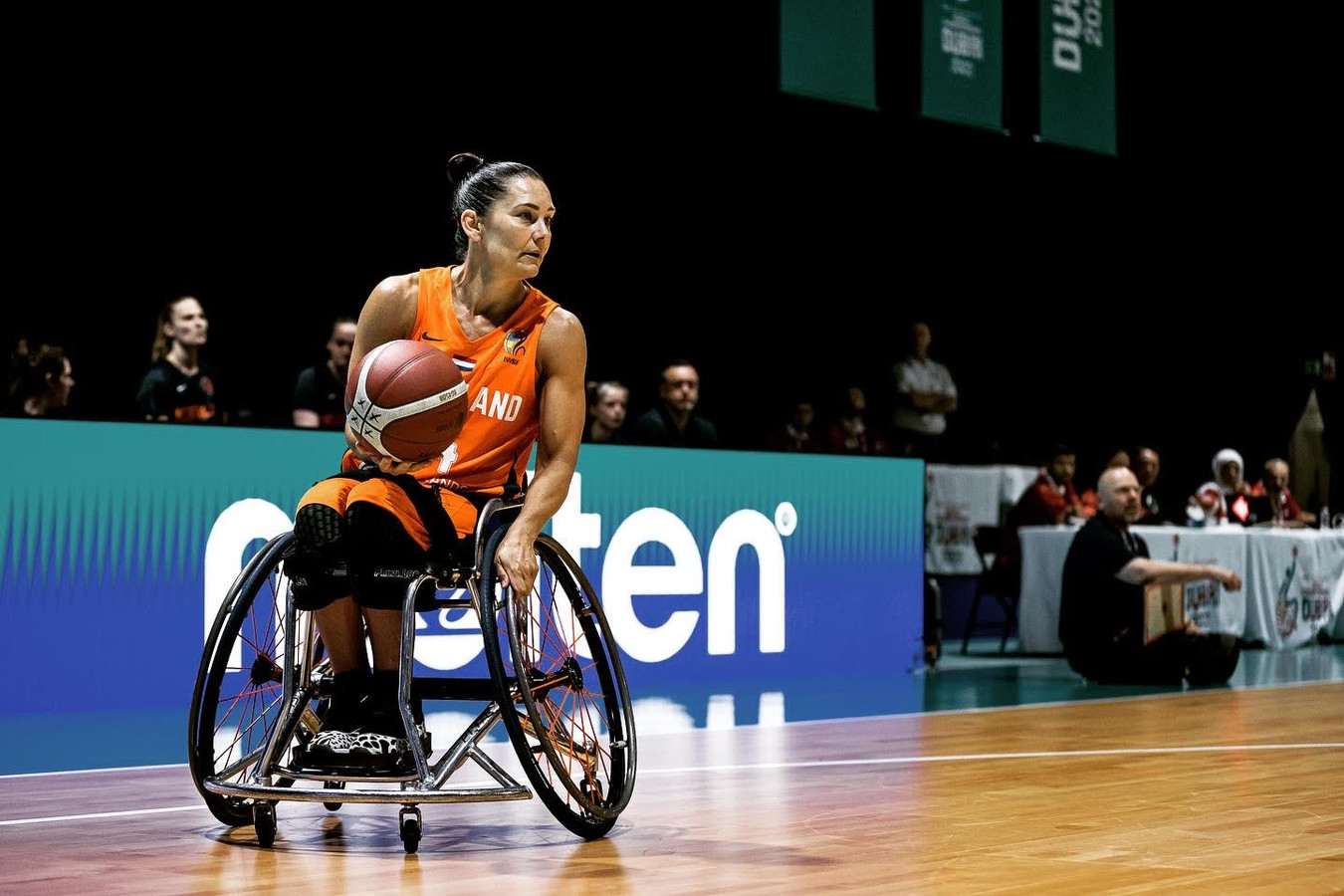 Rolstoelbasketbalster De Rooij mag - na valpartij - toch nog dromen van ...