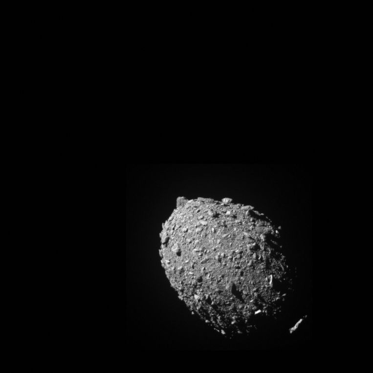 De baan van de asteroïde Dimorphos werd veranderd door de DART-missie. Beeld NASA / Johns Hopkins APL / AFP
