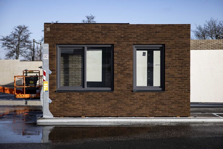 Prefab onderdelen voor woningen op het terrein van een woningfabriek in Heerenveen. Beeld ANP