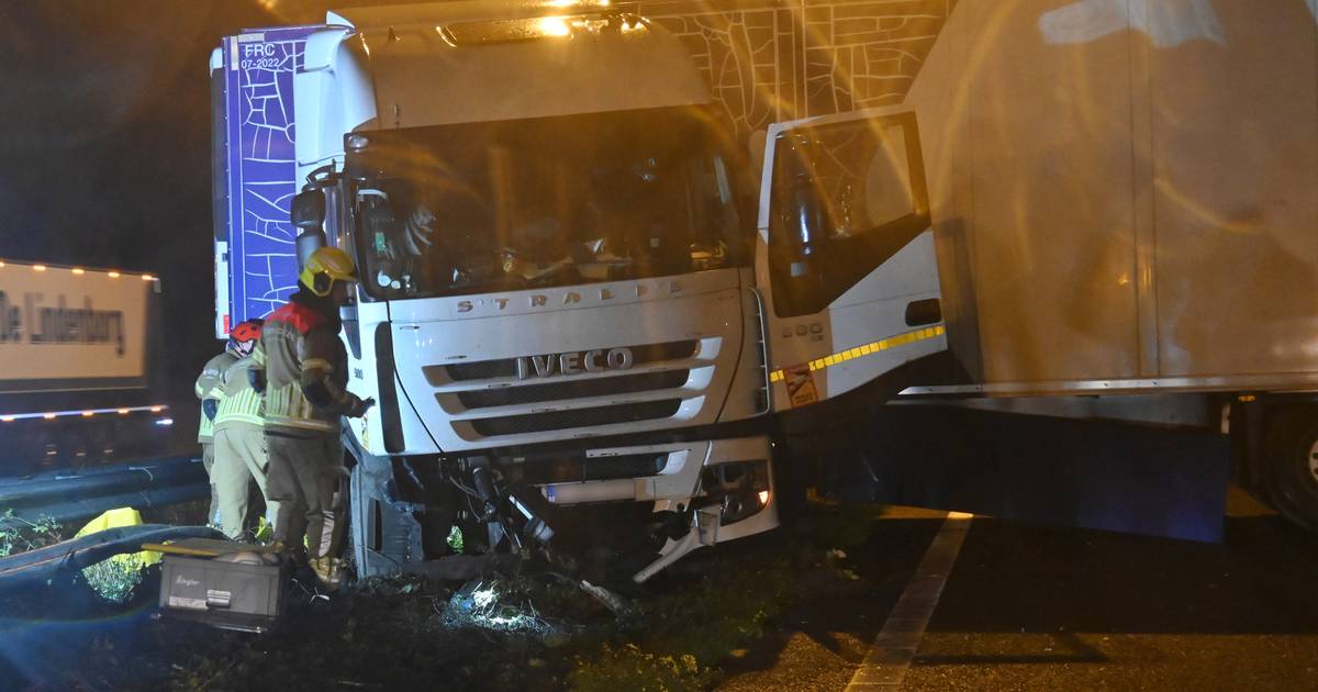 Trailer blokkeerde urenlang A16 richting Breda na ongeval de op A16 bij Prinsenbeek