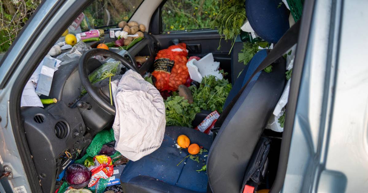 Cabine vol groenten na ongeval bij Zevenaar, bestuurder gewond naar ziekenhuis.