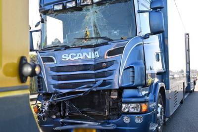 Vrachtwagens botsen op A58 bij Ulvenhout