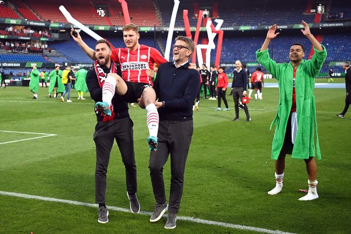 Belachelijk Garderobe Doornen PSV en Yorbe Vertessen winnen spectaculaire bekerfinale tegen Ajax na  droomstart tweede helft | Eredivisie | hln.be