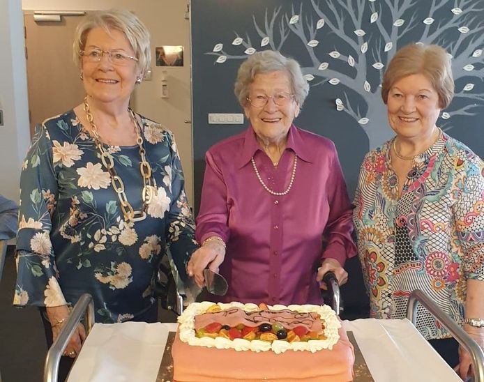 Clara De Munck tussen haar dochters Rita en Annie.