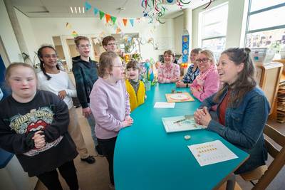 ‘Parels’ Taco en Finn stralen dankzij maatwerkklas op reguliere basisschool: ‘Dit gun je elk kind, e