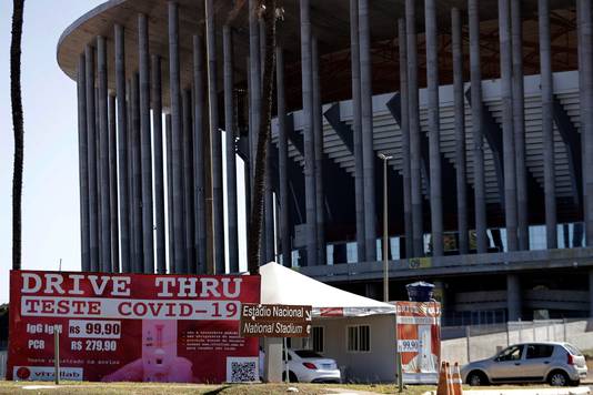 Een coronatestcentrum bij het nationale stadion in hoofdstad Brasilia, Brazilië.